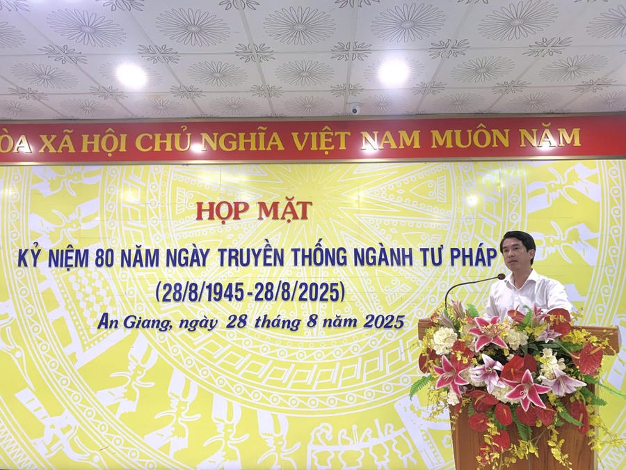 Giám đốc Sở Tư pháp tỉnh An Giang Trịnh Tuấn Ngọc phát biểu tại buổi lễ