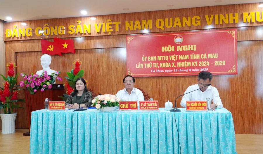 Lãnh đạo Ủy ban MTTQ Việt Nam tỉnh Cà Mau, chủ trì Hội nghị.