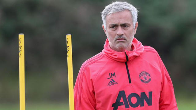HLV Mourinho dần dần mất kiểm soát và không thể cầm cương Pogba