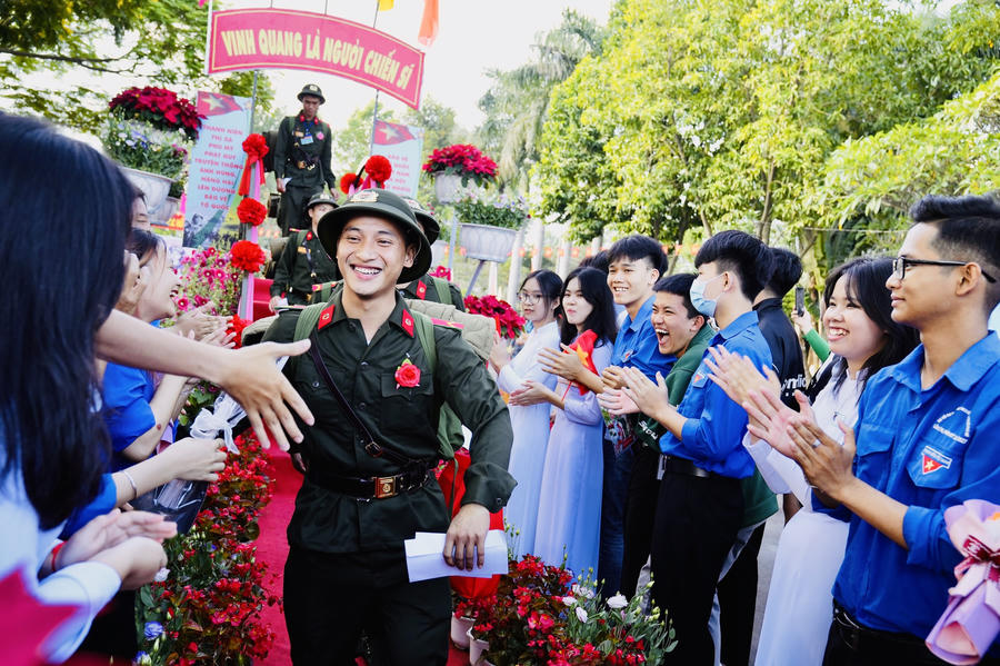 khí thế sôi nổi, nhiệt huyết của các tân binh TX. Phú Mỹ trước lúc lên đường thực hiện nghĩa vụ vinh quang với tổ quốc