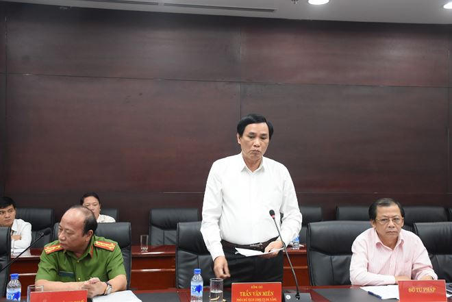 Phó Chủ tịch UBND thành phố Trần Văn Miên cho biết Thành phố mong muốn kịp thời có Thông tư hướng dẫn áp dụng chi tiết một số điều và biện pháp thi hành Luật Xử lý vi phạm hành chính.