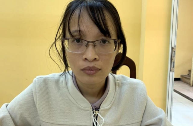 Bắt nữ quái tự gắn mác