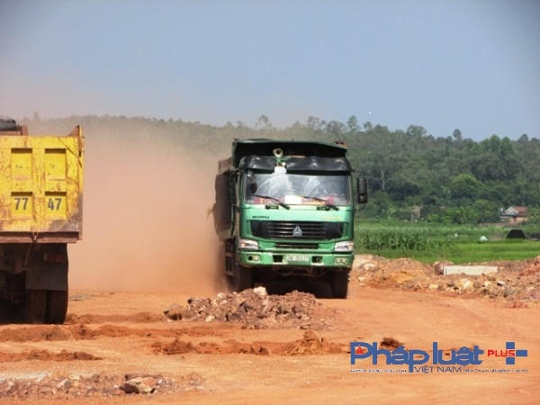 Các quả đồi đang được hạ cốt một cách ồ ạt