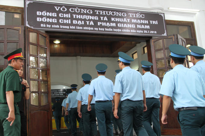 Ngày 26/7, chiếc máy bay Su-22U, số hiệu 8551 của Trung đoàn Không quân 921, Sư đoàn 371, Quân chủng Phòng không - Không quân rơi tại làng Dừa (xã Nghĩa Yên, huyện Nghĩa Đàn, tỉnh Nghệ An) khi đang thực hiện bay huấn luyện khiến 2 phi công hy sinh là Trung tá Khuất Mạnh Trí - Phó Trung đoàn trưởng, Tham mưu trưởng (SN 1978, quê ở phường Lê Lợi, thị xã Sơn Tây, thành phố Hà Nội) và Thượng tá Phạm Giang Nam - Chủ nhiệm bay Trung đoàn 921 (SN 1972, quê ở Thụy Bình, Thái Thụy, Thái Bình).
