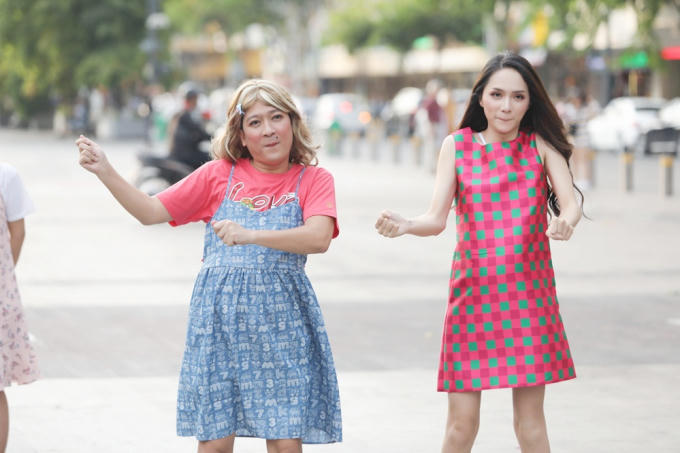 Các nghệ sĩ vẫn vô cùng hào hứng quay hình cho ca khúc "Khi đàn ông mang bầu " một sáng tác độc quyền từ cô nàng Shin Hồng Vịnh.