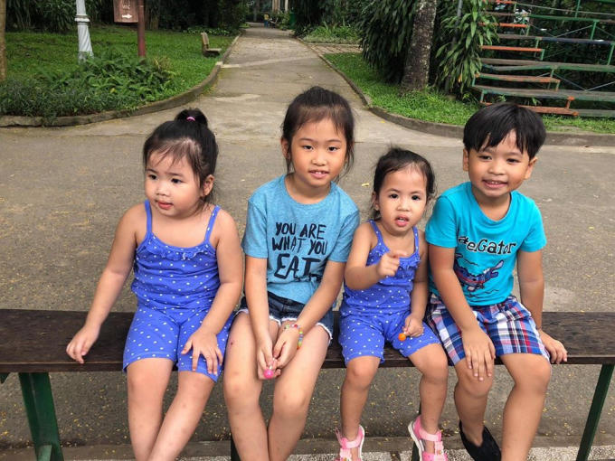 4 nhóc tì nhà nam ca sĩ.