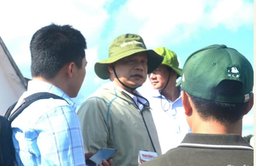 Ông Dương Mah Tiệp- Phó Chủ tịch UBND tỉnh Gia Lai đang chỉ đạo khắc phục sự cố. Ảnh: Lê Kiến