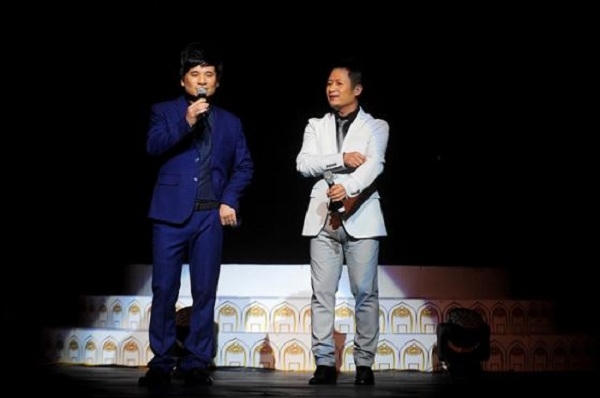 "Thực ra có những góc khuất trong tâm hồn mà đôi khi bạn bè cũng không thể hiểu hết được. Tuy nhiên tôi và Bằng Kiều hiểu nhau ở mức độ đủ để có thể biết hiểu được ý tứ của nhau trong công việc", ca sĩ Tấn Minh chia sẻ. Ảnh: Hoàng Lâm