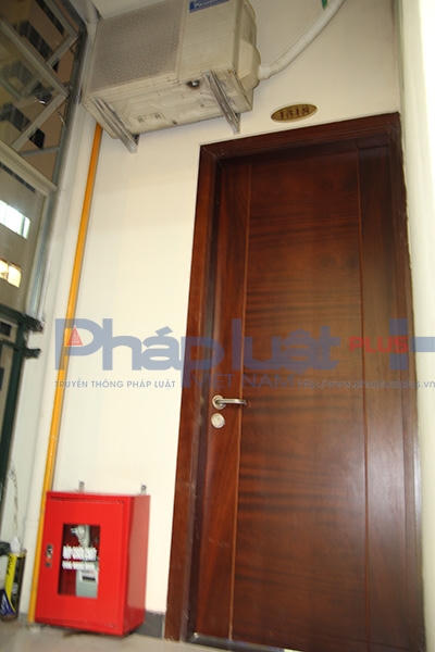 Theo đơn tố cáo, chủ đầu tư đã tự ý thiết kế, xây dựng sai quy định, bằng cách ý tự xây thêm 1 căn hộ chung cư mini ngay tại lối thông gió. Ảnh: Loan Bảo.
