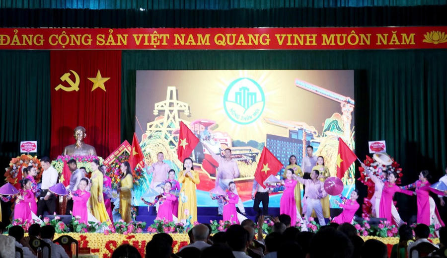 Chương trình nghệ thuật chào mừng huyện Nam Đàn đạt chuẩn NTM nâng cao.