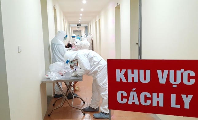 Trong đề xuất của Bộ Y tế xin ý kiến của Ban Chỉ đạo Quốc gia phòng chống dịch COVID-19, trường hợp F0 không có triệu chứng, đang trong thời gian cách ly, tự nguyện quay lại làm việc có thể làm việc trực tuyến, chăm sóc người bệnh COVID-19.