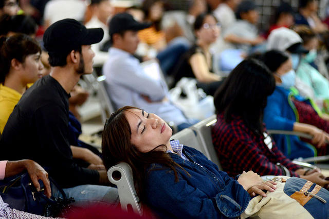 Nhiều người tỏ ra khá mệt mỏi.