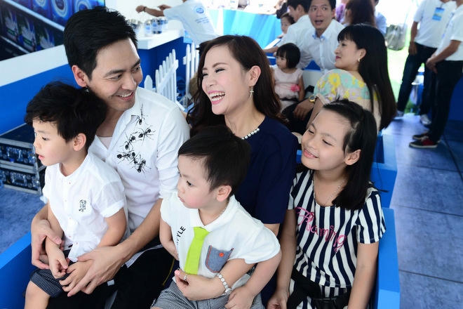 Một buổi đi chơi của gia đình MC Phan Anh