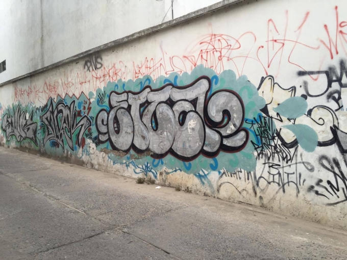 Những con hẻm trên phố Yên Phụ trở nên đẹp mắt hơn nhờ nghệ thuật graffiti nhiều màu sắc.