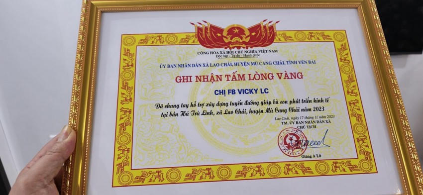 Các đơn vị tặng kỷ niệm về những đóng góp thầm lặng của ADORA.
Các đơn vị tặng kỷ niệm về những đóng góp thầm lặng của ADORA.