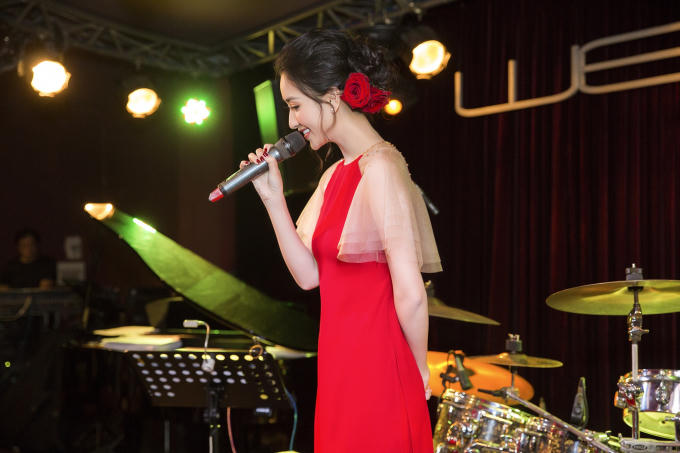 Ngày Tết chính là khoảng thời gian mà cô yêu thích nhất khi được về nhà, sum họp cùng gia đình. Chính vì vậy cô đã thực hiện album này.