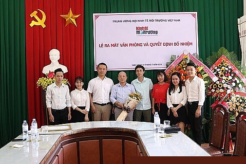Đội ngũ phóng viên, biên tập viên Tạp chí Kinh tế Môi trường tại miền Trung.
