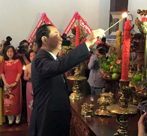 Chủ tịch nước thả c&aacute; ch&eacute;p tr&ecirc;n s&ocirc;ng S&agrave;i G&ograve;n