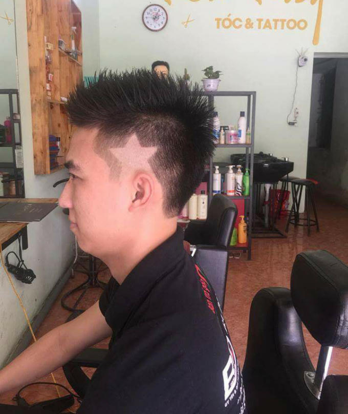 Một kiểu tóc với hình ngôi sao năm cánh.