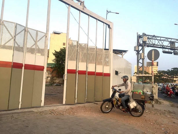 Dự án Charmington Plaza chưa giải phòng mặt bằng xong. Ảnh: Dân Việt.