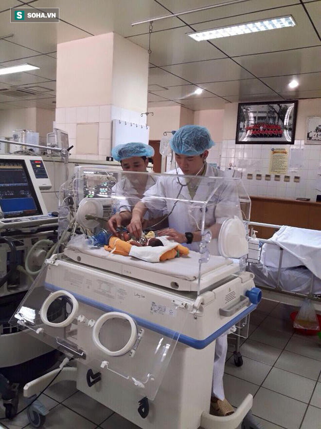BS Lương vẫn làm việc bình thường và cứu chữa người bệnh trong tua trực ngày chủ nhật 18/3. Nguồn ảnh: BS Hoàng Công Tình.
