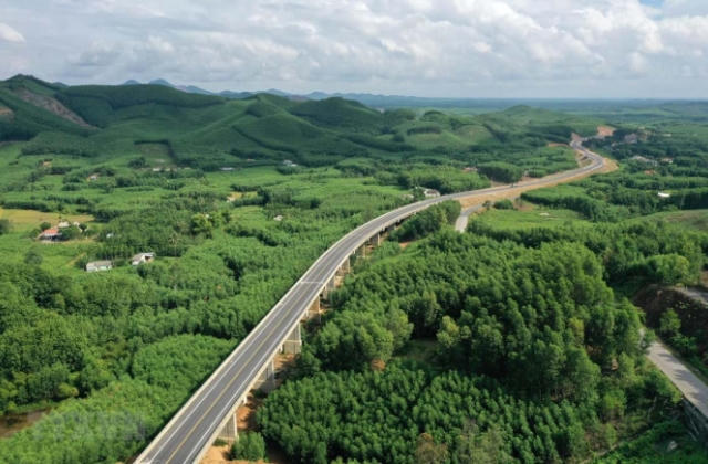 Gỡ vướng về nguồn vật liệu thi công Dự án cao tốc Bắc - Nam phía Đông