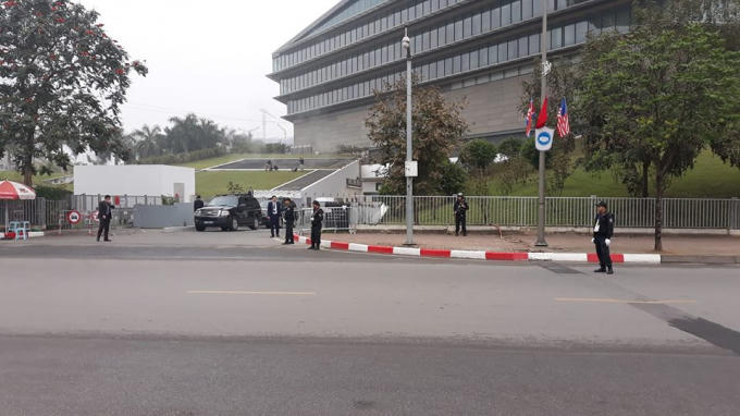 Cổng KS Marriot an ninh đang được siết chặt.