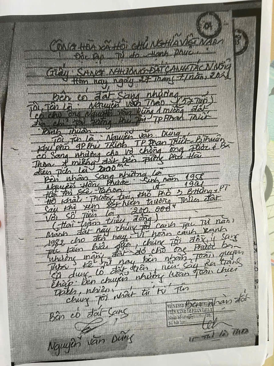 Bản sao văn bản sang nhượng đất có dấu hiệu bị giả mạo (ảnh do đương sự cung cấp).