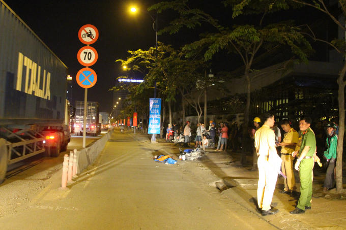 Hiện trường vụ tai nạn xảy ra trong làn đường xe máy.