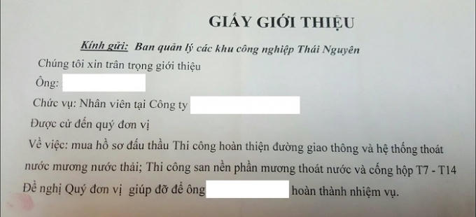 Dù có giấy giới thiệu đến mua hồ sơ thầu nhưng nhân viên của doanh nghiệp vẫn bị bảo vệ BQL các KCN tỉnh Thái Nguyên chặn lại, không cho vào khu vực làm thủ tục mua hồ sơ thầu.