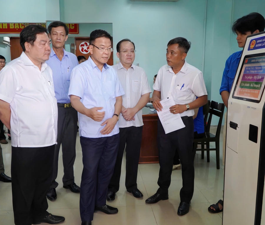 Phó Thủ tướng Lê Thành Long kiểm tra cơ sở vật chất tại xã Châu Thành