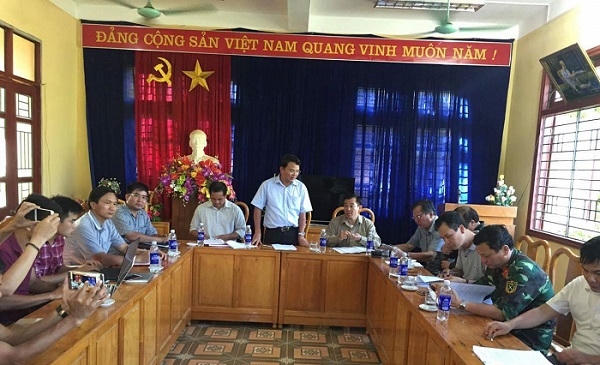 Buổi chiều cùng ngày, tại phòng họp hội trường UBND huyện Văn Bàn, đoàn công tác cũng đã có buổi thông tin về kết quả làm việc, khảo sát liên quan đến ảnh hưởng, thiệt hại của đợt lũ cuốn, sạt lở nghiêm trọng vừa qua.