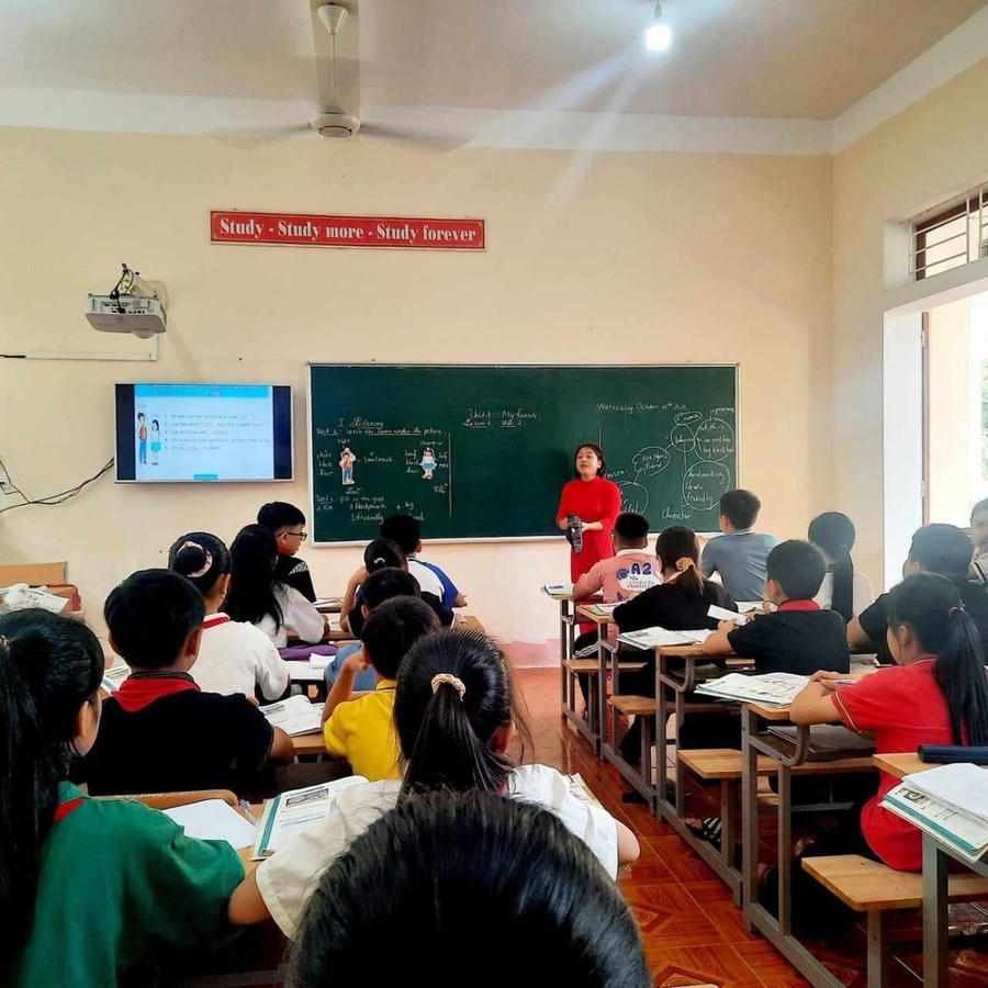 Nguồn lực từ các Chương trình MTQG hỗ trợ đắc lực công tác giảng dạy tại các huyện miền núi.