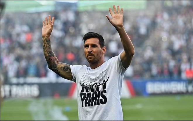 Messi cảm thấy sửng sốt và hạnh phúc trước tình cảm của các CĐV PSG giành cho mình tại sân Công viên các hoàng tử.