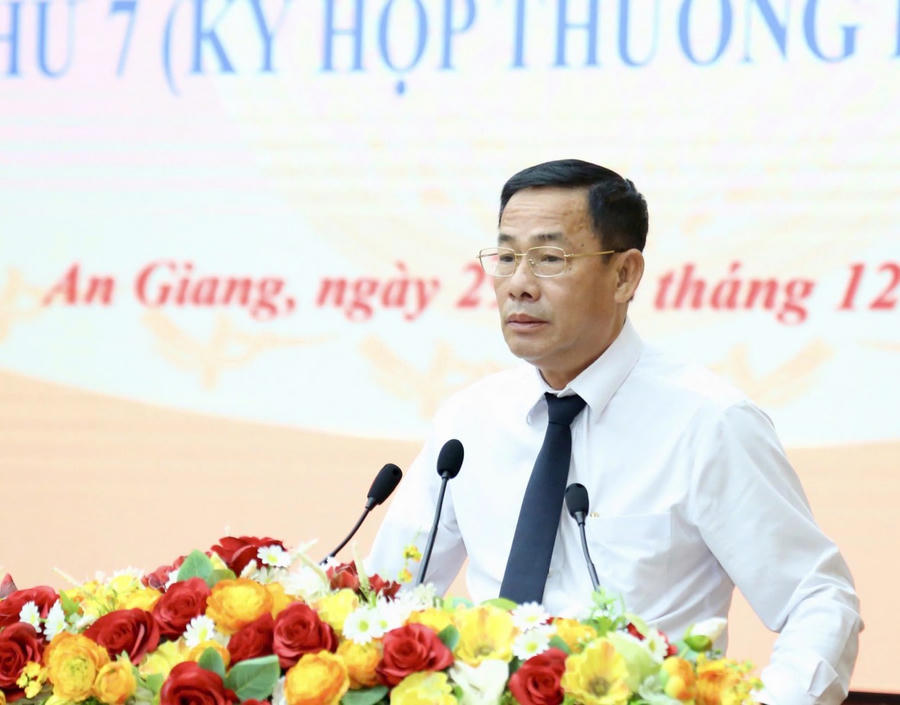 Ông Võ Kế Nghiệp, Chánh án TAND tỉnh An Giang trả lời chất vấn.