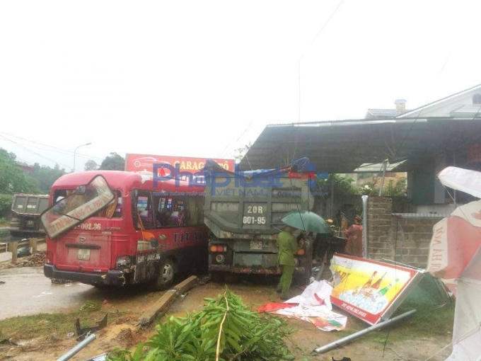 Vụ tai nạn xảy ra lúc 12h trưa ngày 4/12.