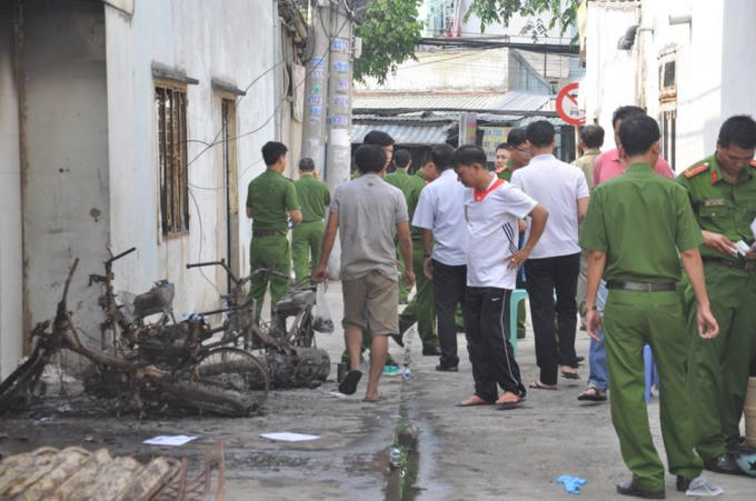 Tới s&aacute;ng nay, cơ quan chức năng vẫn đang kh&aacute;m nghiệm hiện trường.