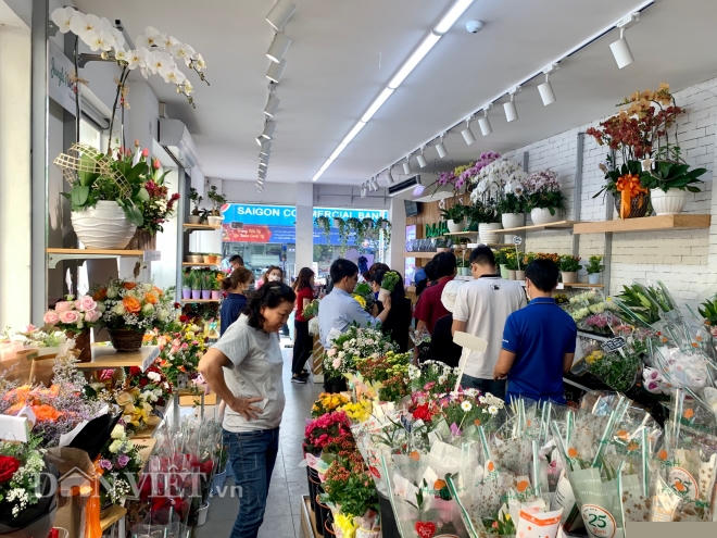 thi truong qua tang 8/3: gia hoa giam manh khach van thua thot vi covid-19 hinh anh 3