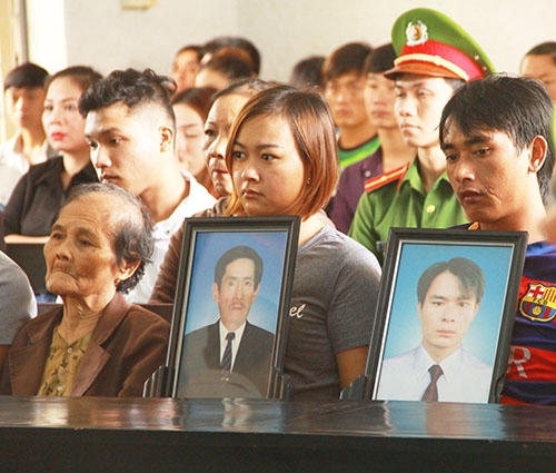 Gia đình bị hại tại phiên tòa.