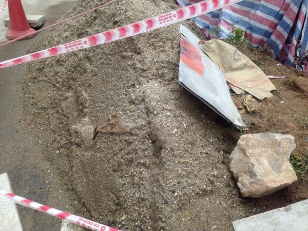 Sụt l&uacute;n nghi&ecirc;m trọng tr&ecirc;n đường Nguyễn Cơ Thạch, H&agrave; Nội