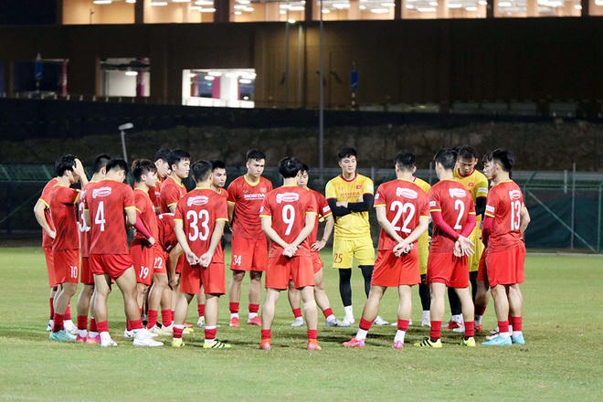 Với những gì đã thể hiện trong 3 trận đấu vừa qua, đội tuyển Oman đã cho thấy là thử thách không hề đơn giản đối với thầy trò HLV Park Hang Seo. Đặc biệt, sức mạnh của họ lại được nhân lên gấp bội khi được thi đấu trong điều kiện khí hậu và trên mặt sân quen thuộc.