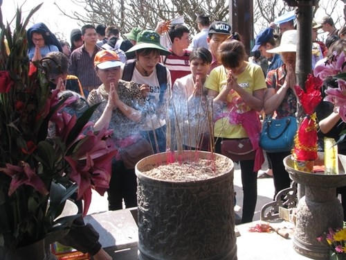 Dự kiến ngày khai hội sẽ có sự tham dự của hàng trăm đại biểu, cùng hơn 2.000 phật tử. Trong khuôn khổ lễ hội sẽ có nhiều hoạt động như: trò chơi dân gian chọi gà, kéo co; biểu diễn nghệ thuật, múa rồng lân, võ thuật; giải cờ tướng Kỳ vương Yên Tử lần thứ ba; biểu diễn nghệ thuật tại nhà ga một cáp treo và trưng bày hoa mai vàng Yên Tử.