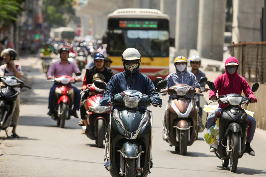 Hôm nay miền Bắc nắng nóng gay gắt, Hà Nội 38 độ C