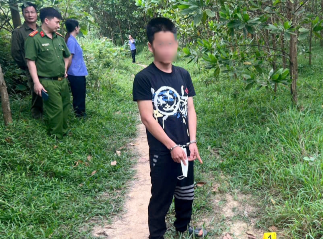 Nguyễn Thế Bảo tại hiện trường thực hiện hành vi phạm tội.