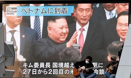 Truyền thông Nhật Bản đưa tin Chủ tịch Triều Tiên tới Việt Nam sáng 26/2.