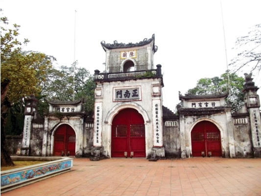 Đền Trần - Nam Định là nơi mọi người tấp nập đến để xin ấn vào dịp đầu năm mới. Ảnh: internet.