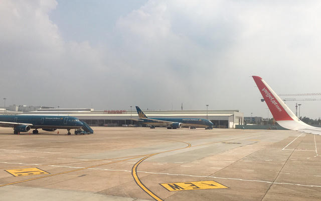 33 chuyến bay đã bị hủy do bão.