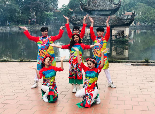 Bạn gái Quang Hải - ca sĩ Nhật Lê là người hát chính trong bộ phim hài Tết do nhạc sĩ Trịnh Xuân Hảo làm giám đốc sản xuất