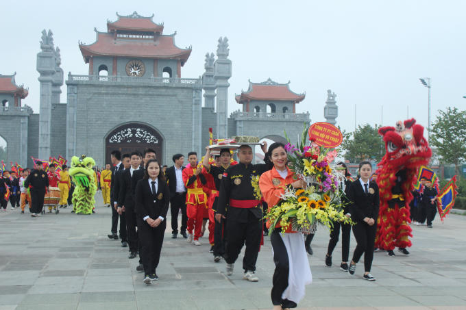 Đoàn võ thuật vào dâng hương Đền Hùng trước giờ khai mạc.
