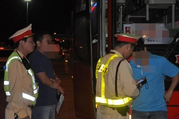 Phạt 35 triệu, tước GPLX 23 tháng tài xế ô tô tải dương tính với ma túy